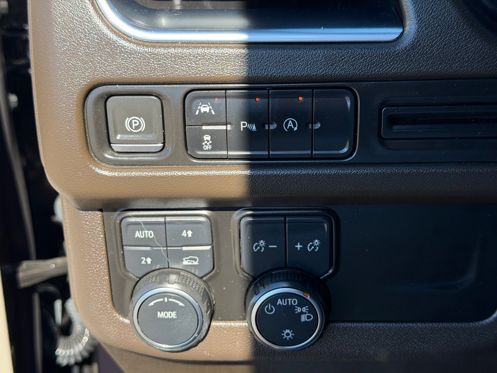 Used 2024 Chevrolet Tahoe LT AWD/4WD image 21