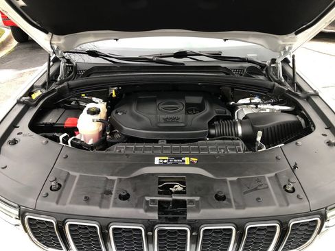 Certified 2022 Jeep Grand Cherokee L Overland w/ Luxury Tech Group IV AWD/4WD image 16