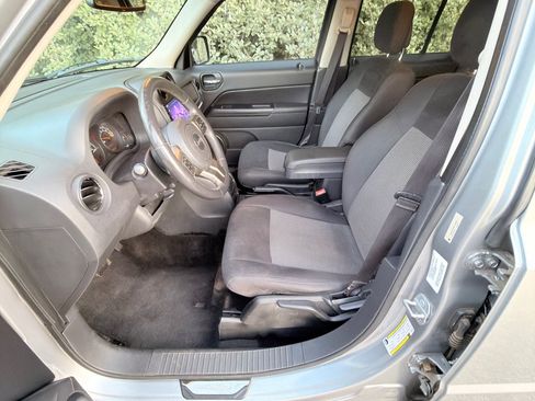 Used 2014 Jeep Patriot Latitude AWD/4WD image 8