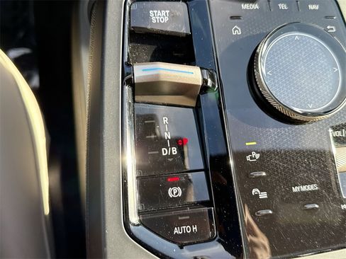 Used 2024 BMW iX xDrive50 w/ Convenience Package image 21