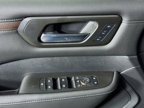 New 2026 Nissan Armada SL w/ Captain's Chari Seat Package image 13