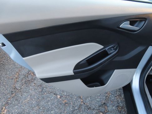Used 2014 Ford Focus SE image 10