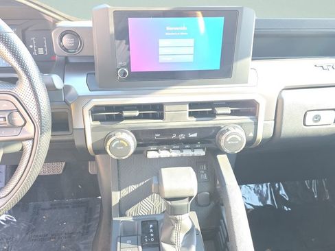 Used 2025 Toyota Tacoma SR5 AWD/4WD image 19
