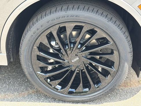 New 2027 Lincoln Aviator Reserve AWD/4WD image 13