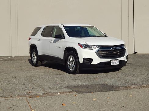 Used 2020 Chevrolet Traverse LS image 2