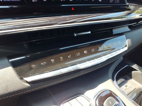 Used 2023 Cadillac Escalade ESV Sport AWD/4WD image 21