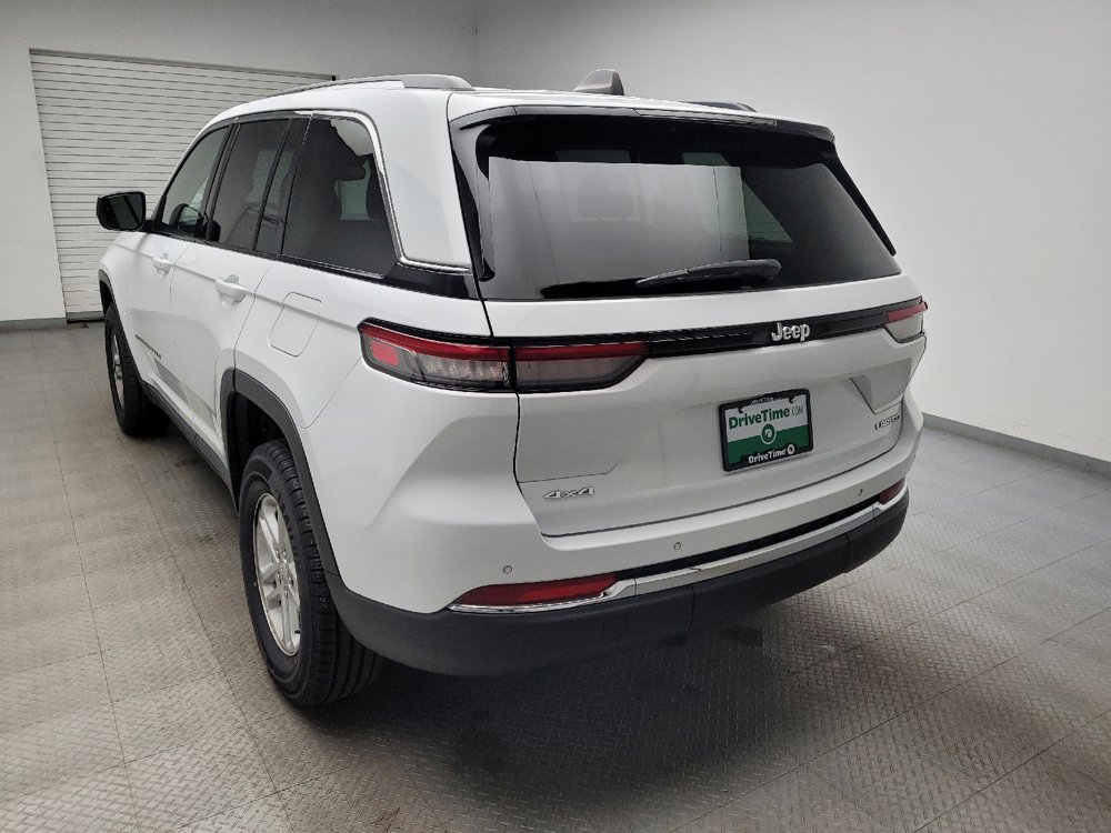Used 2023 Jeep Grand Cherokee Laredo AWD/4WD image 5