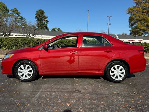 Used 2010 Toyota Corolla LE image 2