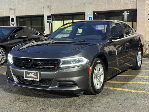 Used 2023 Dodge Charger SXT image 2