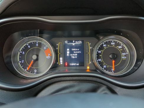 Used 2020 Jeep Cherokee Latitude Plus FWD image 12