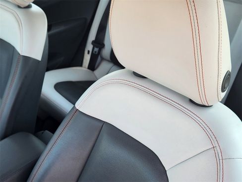 Used 2019 Chevrolet Bolt Premier image 26