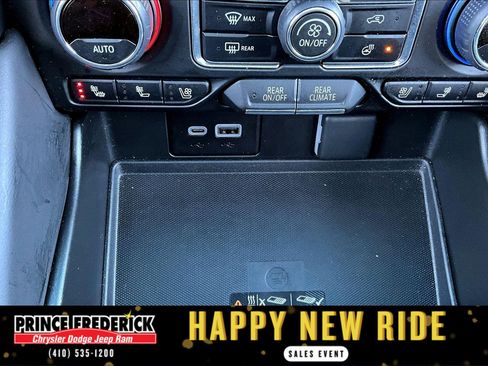 Used 2024 Chevrolet Suburban High Country w/ Advanced Technology Package image 31