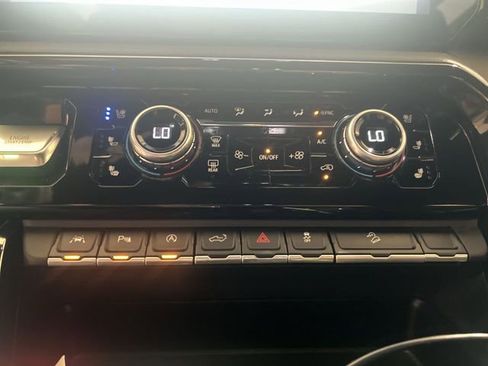 Used 2024 GMC Sierra 1500 AT4 w/ Technology Package AWD/4WD image 17