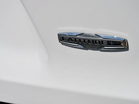 Used 2020 Jeep Cherokee Latitude Plus w/ Cold Weather Group AWD/4WD image 26