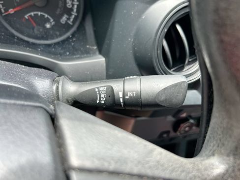 Used 2022 Toyota Tacoma SR w/ SR Convenience Package RWD image 18