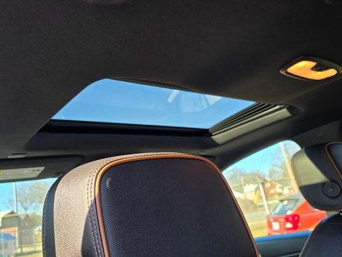 Used 2024 GMC Canyon AT4 w/ AT4 Premium Package image 7