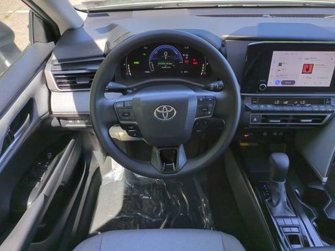 Used 2025 Toyota Camry LE w/ Convenience Package FWD image 15