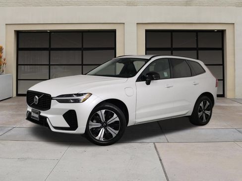 Certified 2025 Volvo XC60 T8 Core w/ Protection Package Premier AWD/4WD image 3