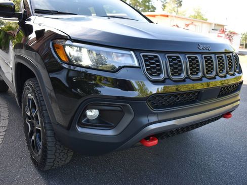 Used 2025 Jeep Compass Trailhawk w/ Sun & Sound Group AWD/4WD image 44