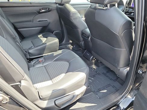 Used 2023 Toyota Highlander XSE image 19