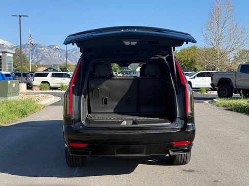 Used 2022 Cadillac Escalade Sport Platinum AWD/4WD image 12