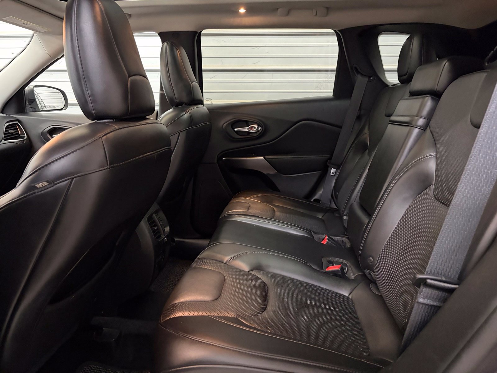 Used 2019 Jeep Cherokee Limited AWD/4WD image 21