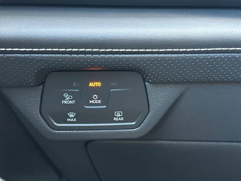 New 2026 Volkswagen Atlas SE FWD image 24