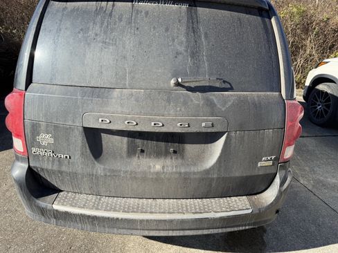 Used 2018 Dodge Grand Caravan SXT image 5