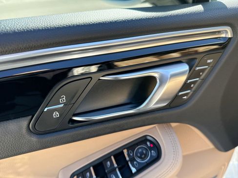 Used 2021 Porsche Macan image 15