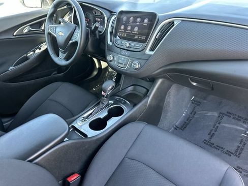 Used 2025 Chevrolet Malibu RS FWD image 13