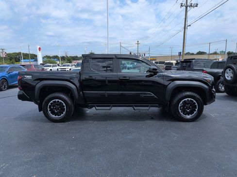 Used 2024 Toyota Tacoma TRD Off-Road AWD/4WD image 6