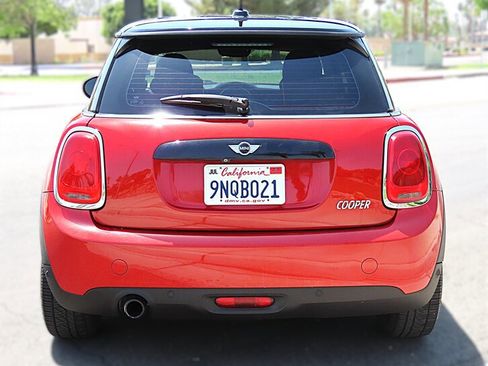 Used 2017 MINI Cooper 2-Door Hardtop FWD image 5