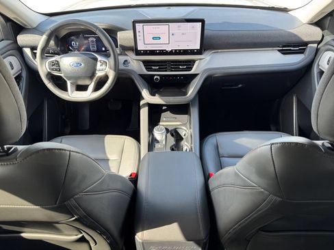 Used 2025 Ford Explorer Active w/ Active Comfort Package RWD image 10
