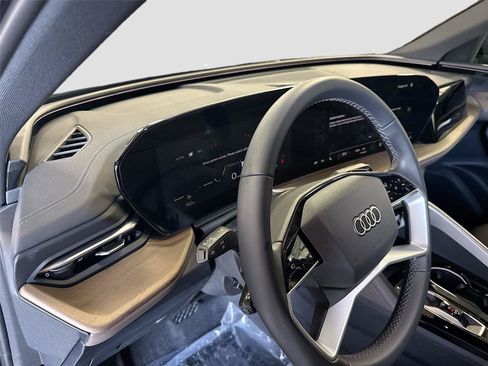 Certified 2025 Audi Q5 Premium w/ Convenience Package AWD/4WD image 9