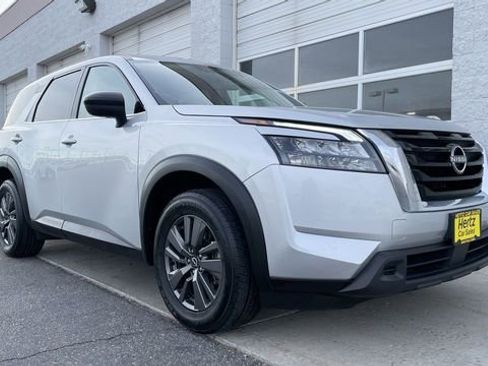 Used 2024 Nissan Pathfinder S image 10