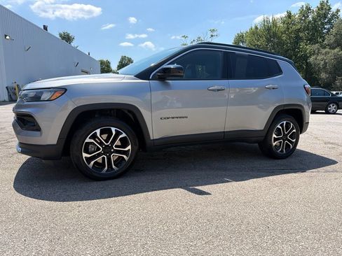 Used 2024 Jeep Compass Limited AWD/4WD image 4