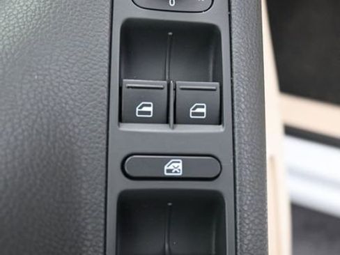 Used 2017 Volkswagen Tiguan S image 11