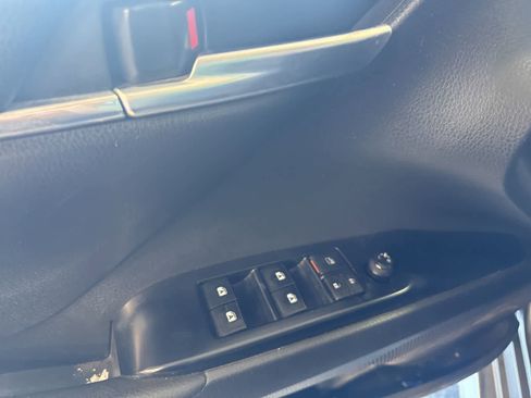 Used 2018 Toyota Camry LE FWD image 18