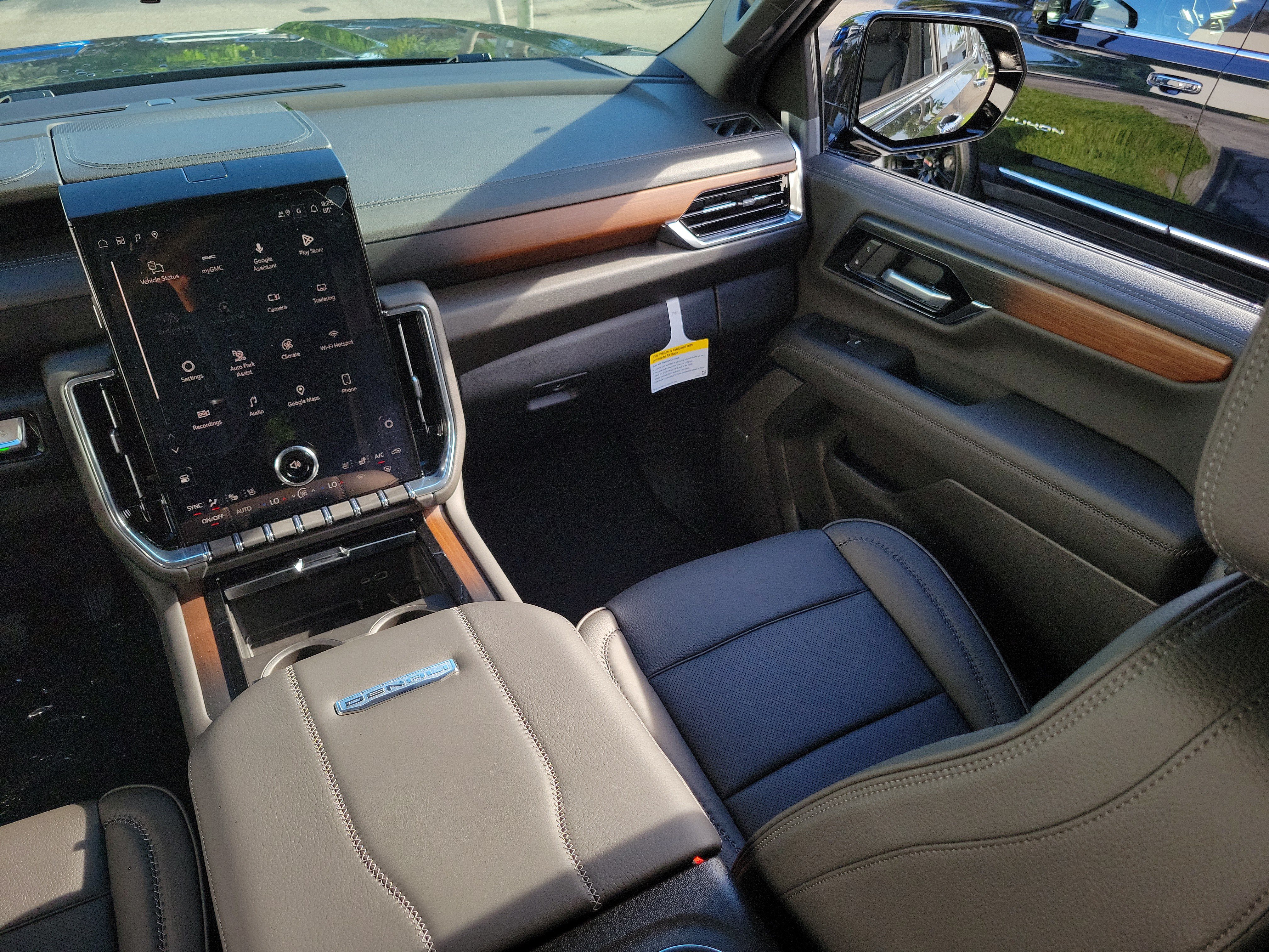 New 2026 GMC Yukon Denali w/ Denali Reserve Package AWD/4WD image 18