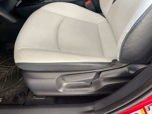 Used 2019 Toyota Prius XLE w/ Advanced Technology Package image 12