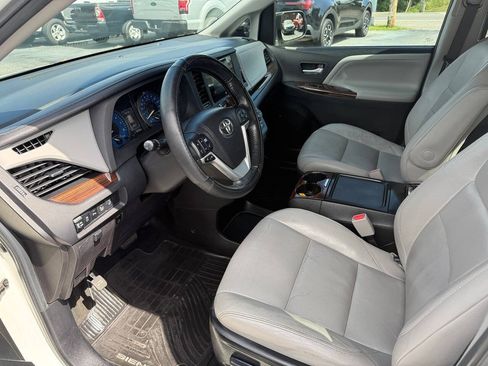 Used 2015 Toyota Sienna Limited FWD image 14