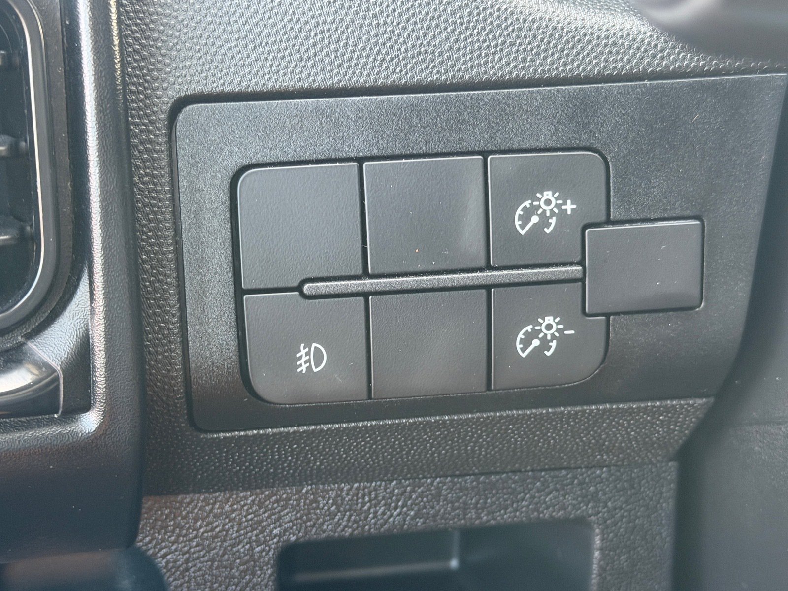 Used 2025 RAM ProMaster 2500 w/ U-Haul Equipment Group FWD image 32