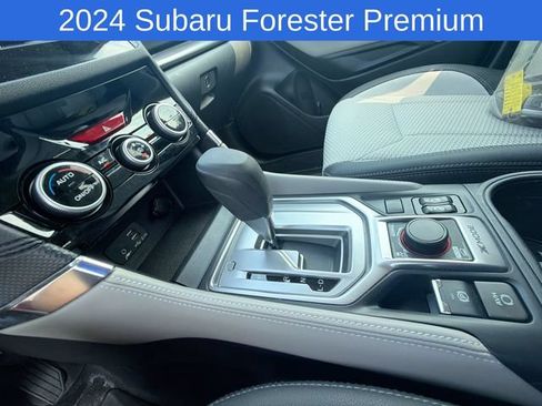 Used 2024 Subaru Forester Premium AWD/4WD image 18