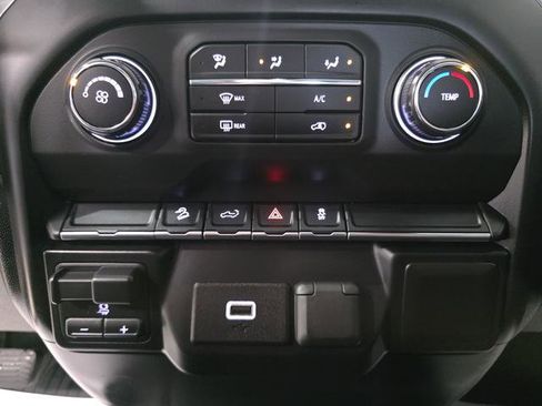 Used 2020 Chevrolet Silverado 1500 Custom Trail Boss w/ Custom Convenience Package AWD/4WD image 19