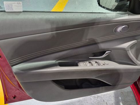 Used 2025 Hyundai Elantra SEL FWD image 11