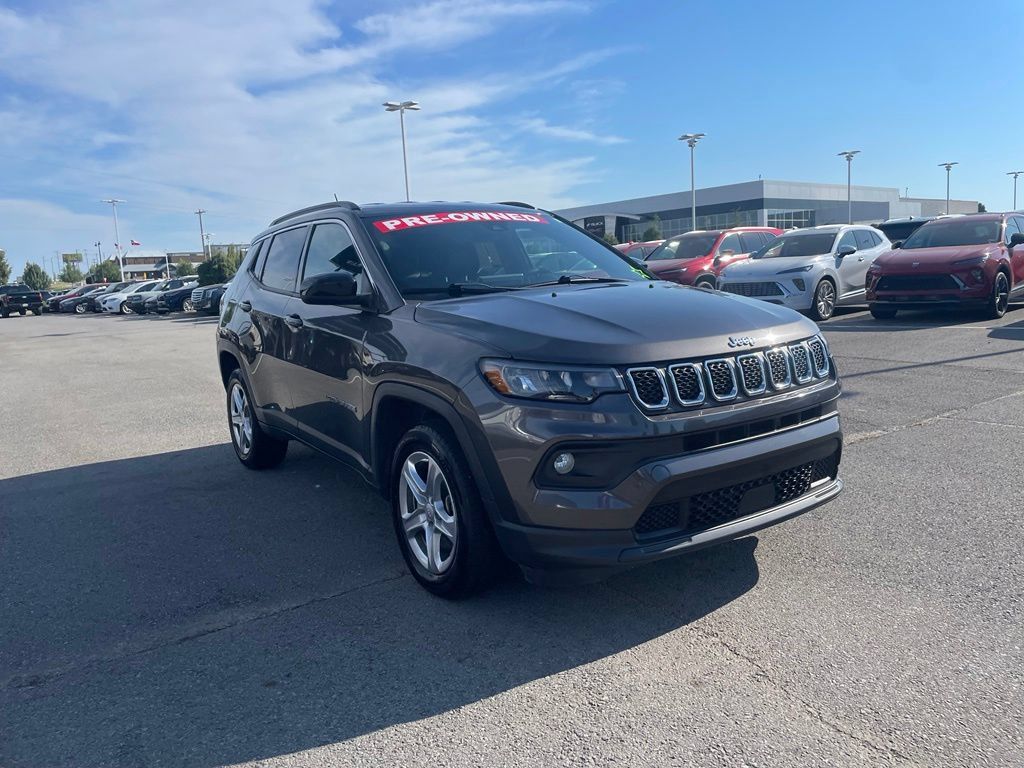 Used 2024 Jeep Compass Latitude AWD/4WD image 3