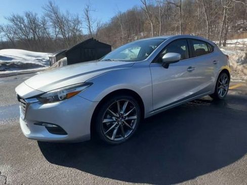 Used 2018 MAZDA MAZDA3 Touring image 4
