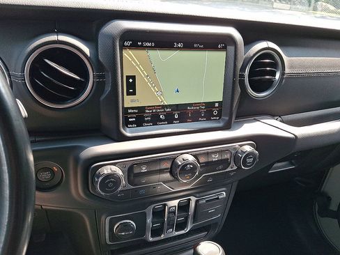Used 2022 Jeep Wrangler Unlimited Sahara AWD/4WD image 16