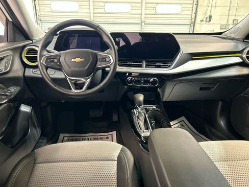 Used 2024 Chevrolet Trax LT w/ Driver Confidence Package FWD image 4