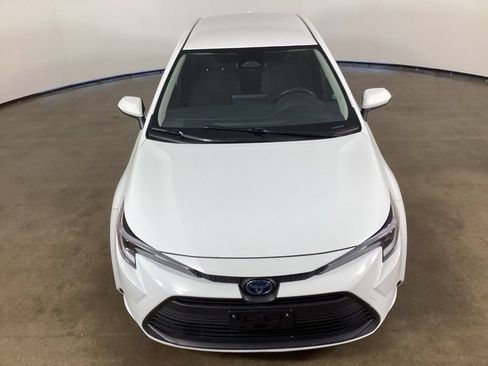 Used 2025 Toyota Corolla LE FWD image 4